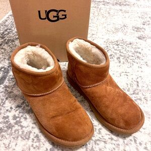 Women’s Uggs Classic II Mini Boot